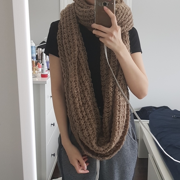 Huge Knit Taupe Scarf - Picture 4 of 5